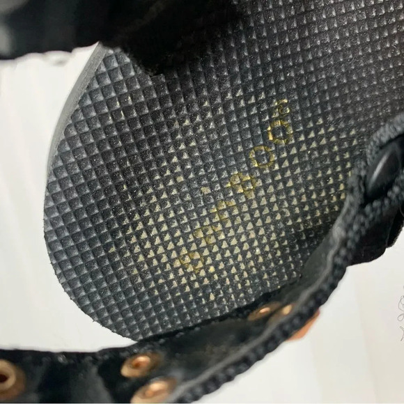 Bamboo Studded Foam Sandals - Picture 3 of 6